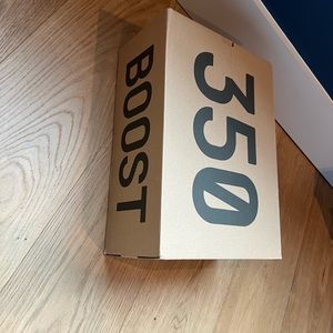 Yeezy Boost 350 Slate Box